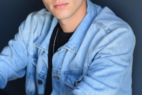 How Tall Is Zach Justice?